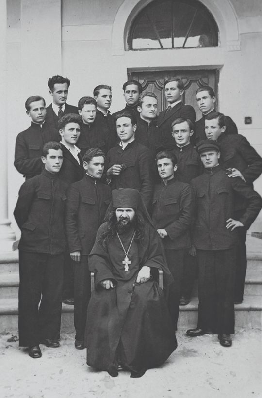 Епископ Иоанн со студентами Битольской семинарии, Битола, Македония, 1934 г. Фотография любезно педоставлена Александром Гулевским, Македния