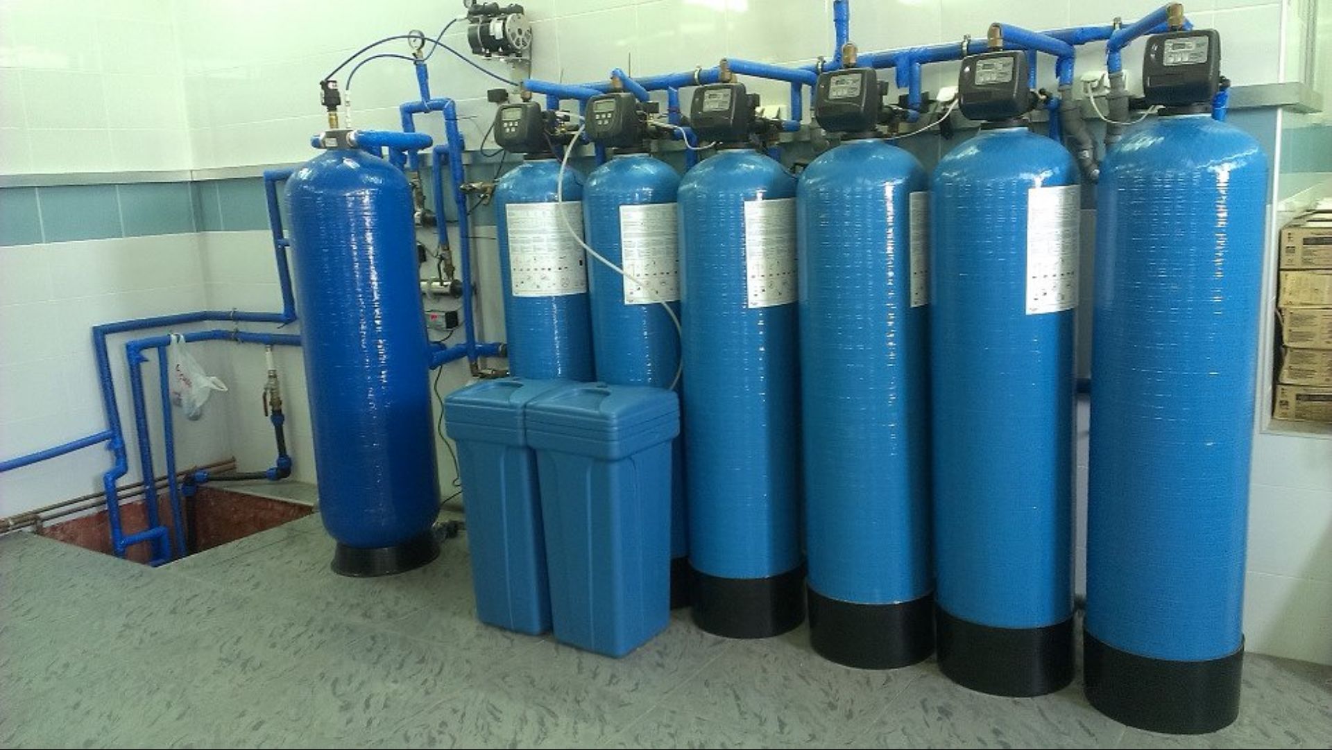 Промышленные фильтры для очистки воды. Промышленная водоочистка обезжелезивания воды. Система водоподготовки Промышленная. Промышленная фильтрация воды 60м3. Фильтр для водоподготовки.