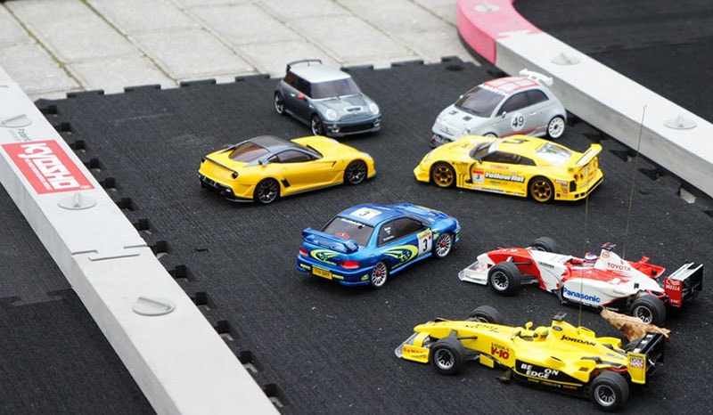 Аттракцион "Гонки mini-z"