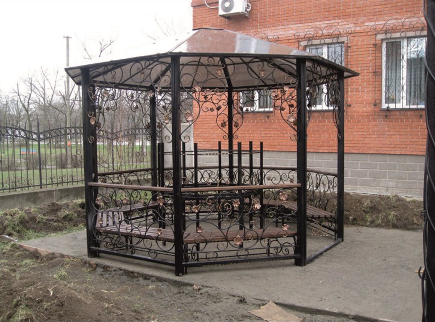 Кованая беседка готовая