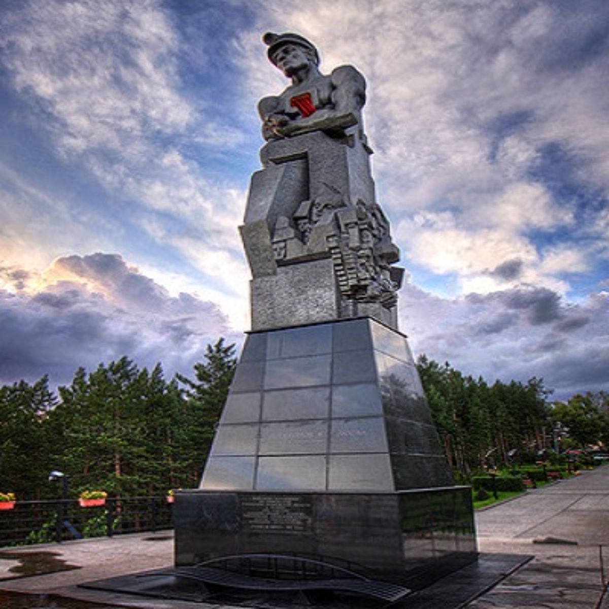 Монумент «память шахтерам Кузбасса» Кемерово
