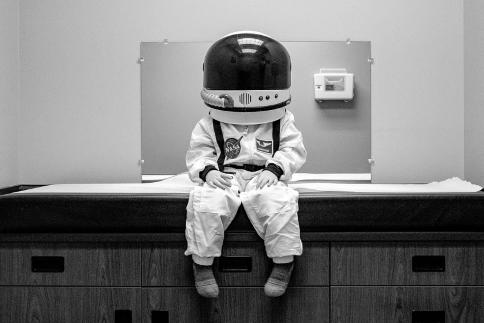 Aaron Sheldon астронавт. Мальчик в скафандре. Скафандр для детей. Космический шлем. Шлем космонавта фото